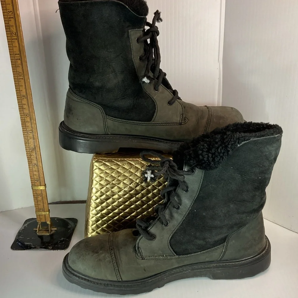 Black leathere winter ugg boots withh shearling lining. Nicely broken in. Box 15